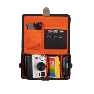 Packshot_camerabag_black_webp_01.png